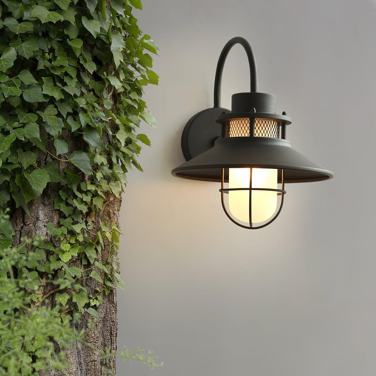 Felix Industrial Outdoor Lamp