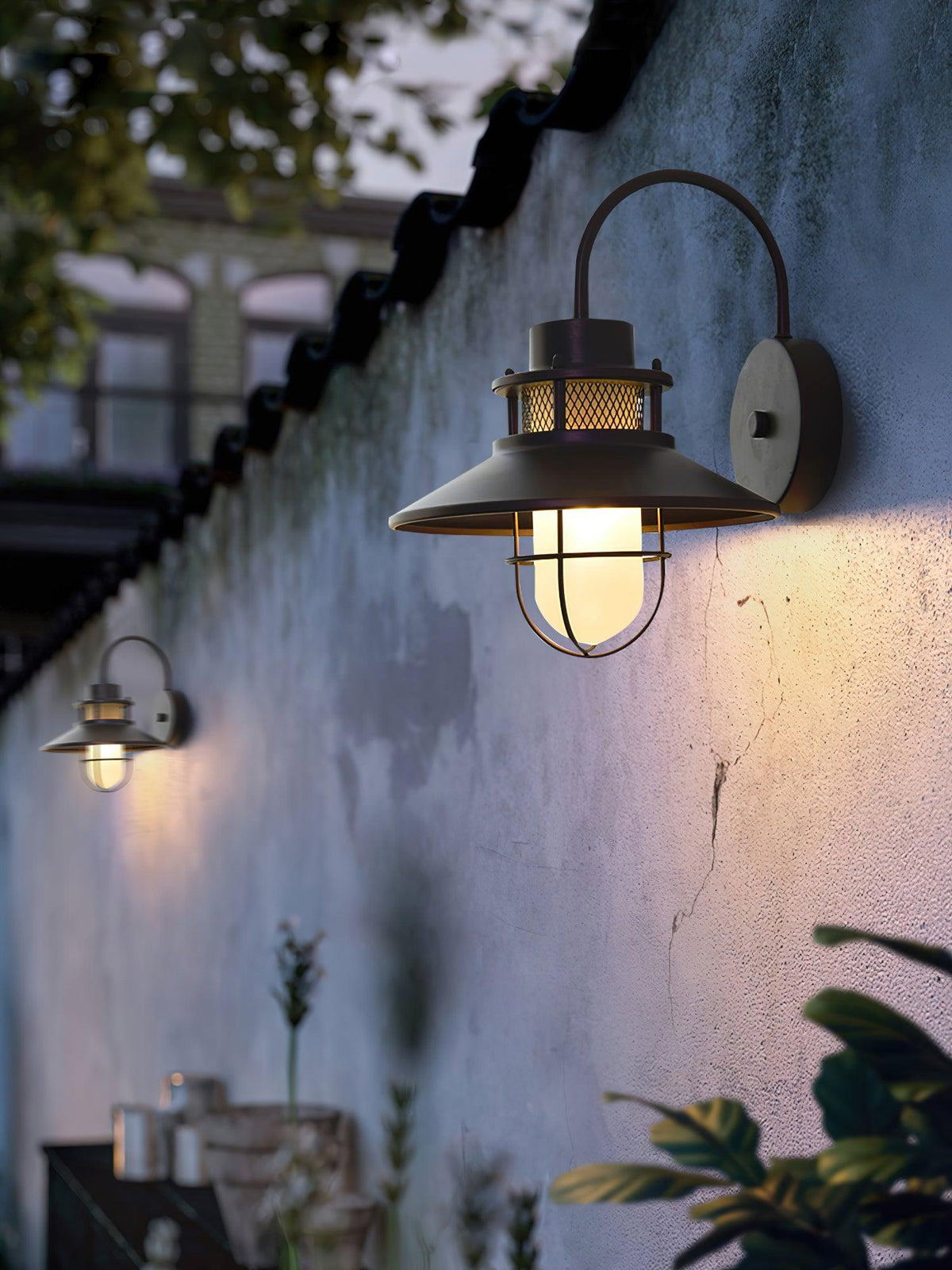 Felix Industrial Outdoor Lamp