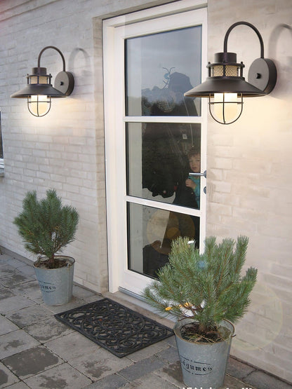 Felix Industrial Outdoor Lamp