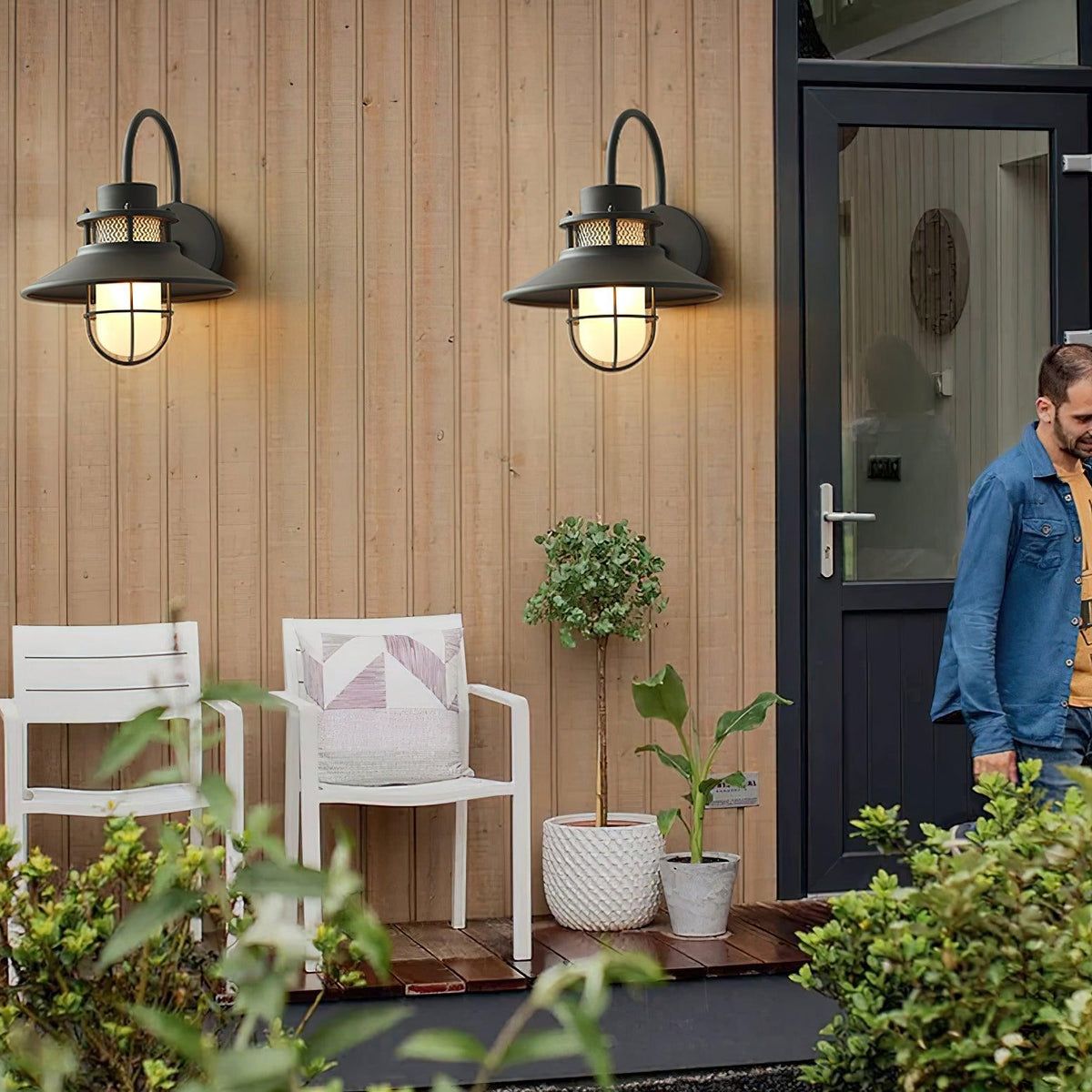 Felix Industrial Outdoor Lamp