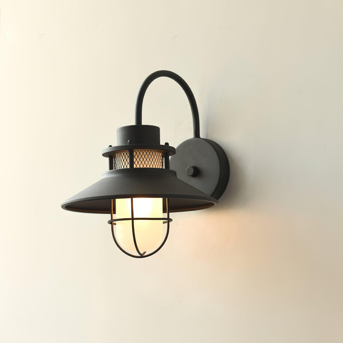 Felix Industrial Outdoor Lamp