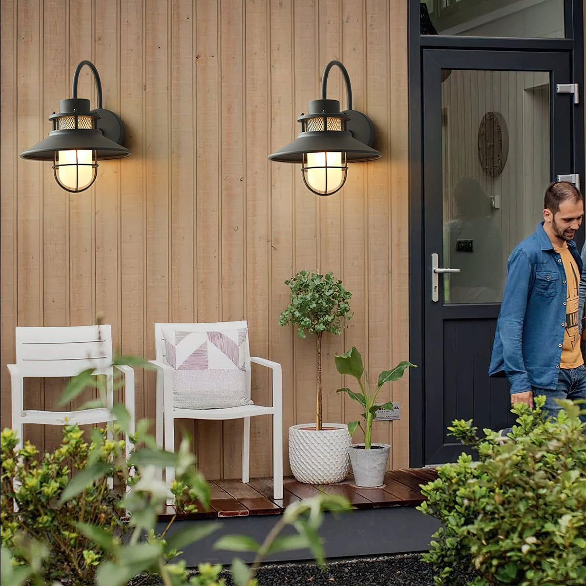 Felix Industrial Outdoor Lamp