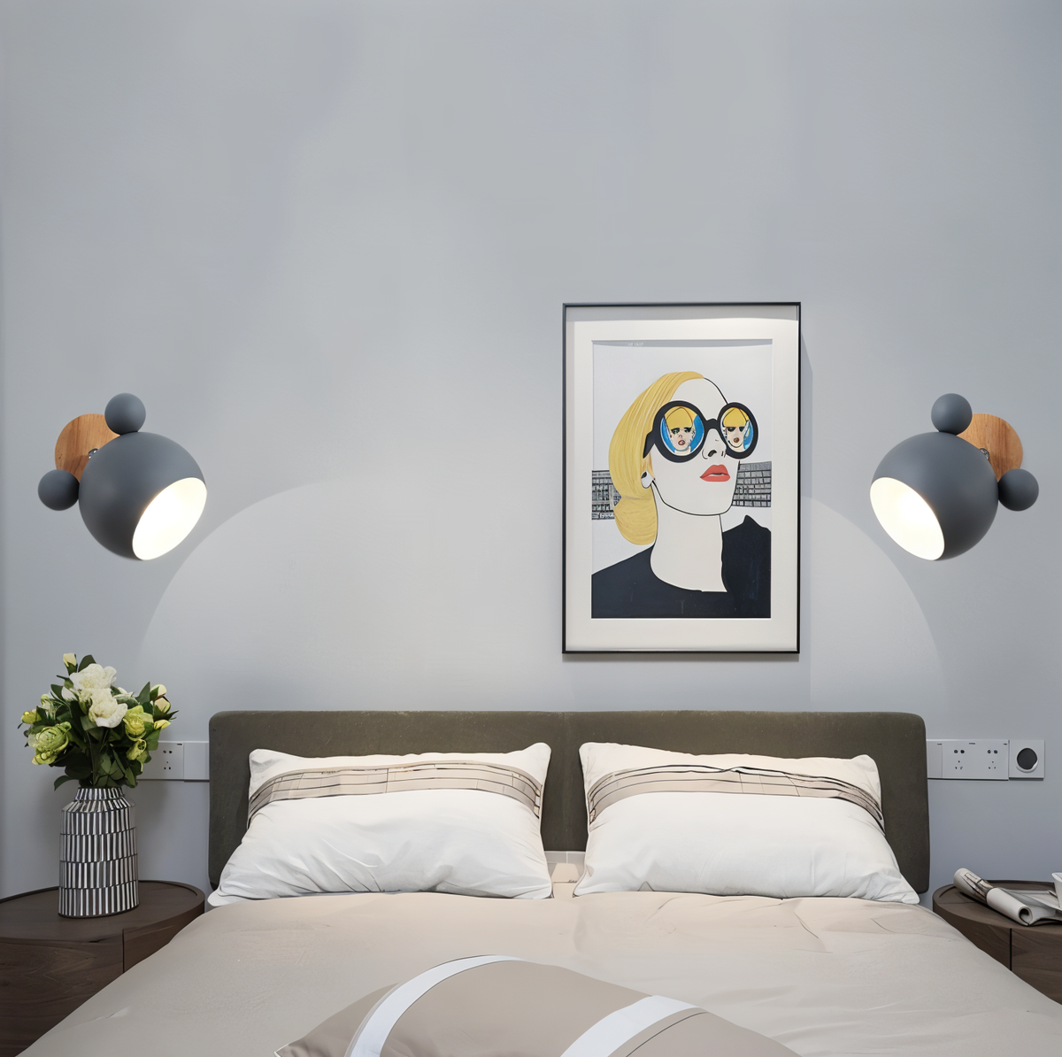 FlashMouse Pivoting Wall Lamp