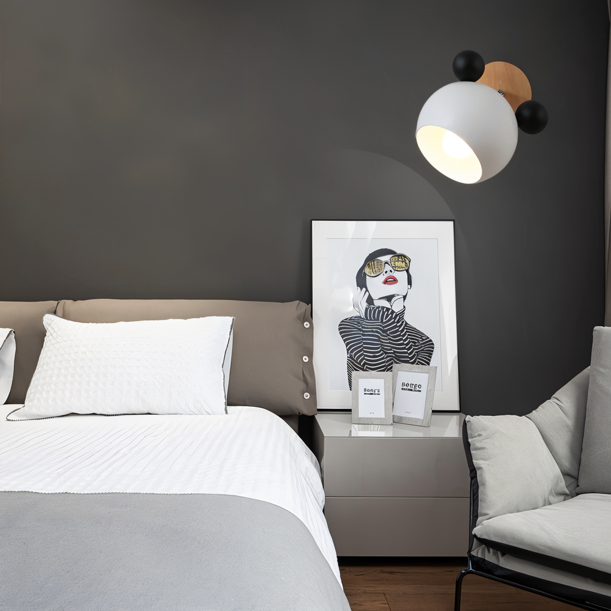 FlashMouse Pivoting Wall Lamp