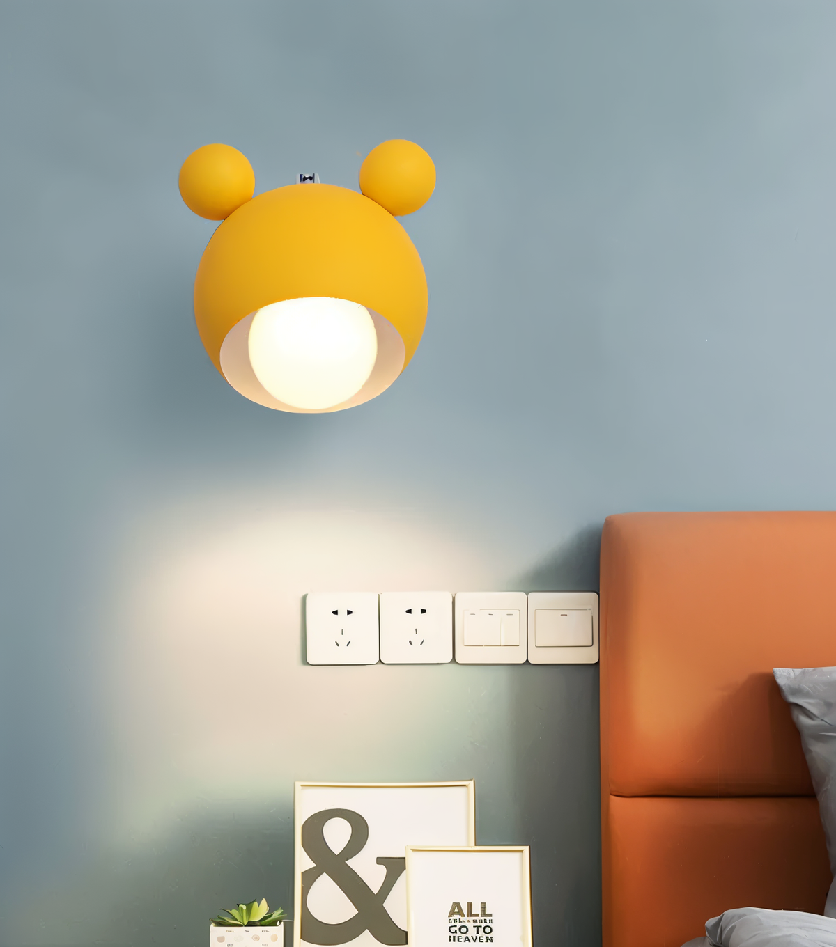 FlashMouse Pivoting Wall Lamp