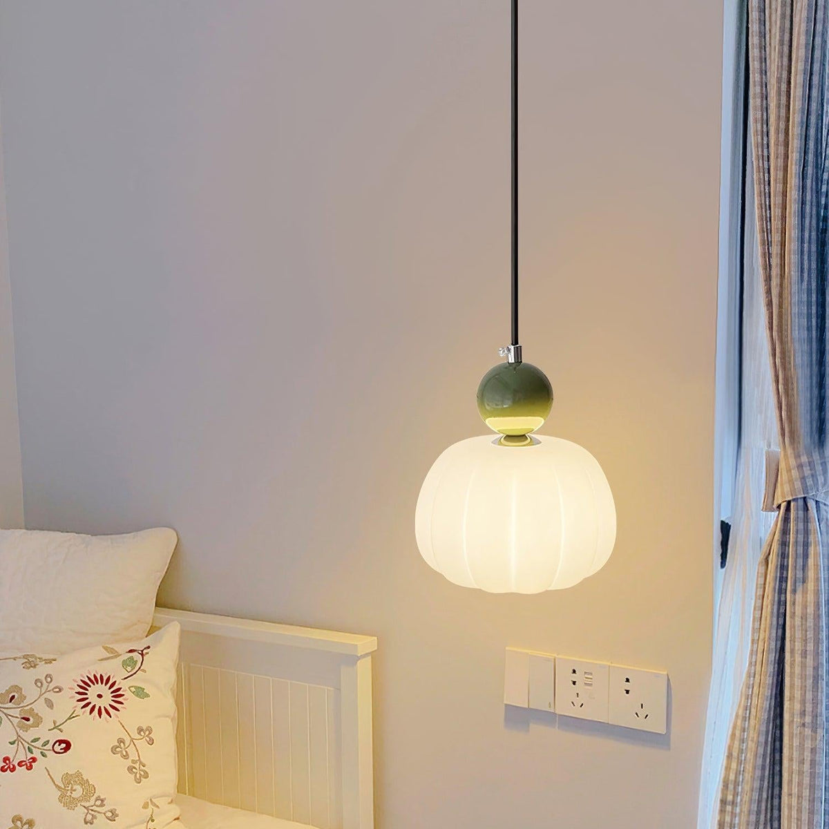 Yedra Organic Acrylic Pendant